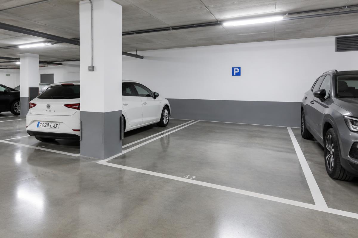 Plaza amplia en garaje comunitario · Nervión